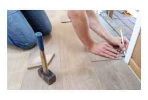 "A História do Piso Laminado: Descubra Como Surgiu e Sua Evolução Incrível ao Longo de Quase 50 Anos!"