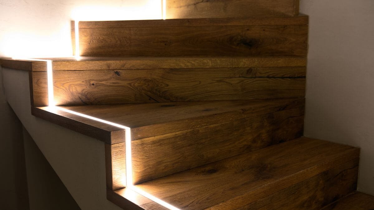 Iluminação de Escadas: 5 Ideias e Tendências que Transformam Seu Espaço